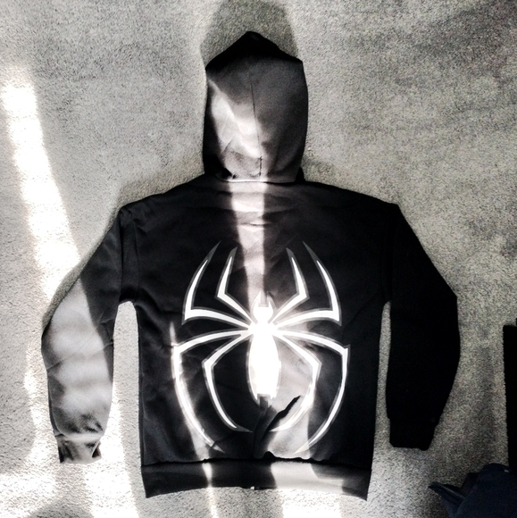 Spider Hoodie - Picture 2 of 2